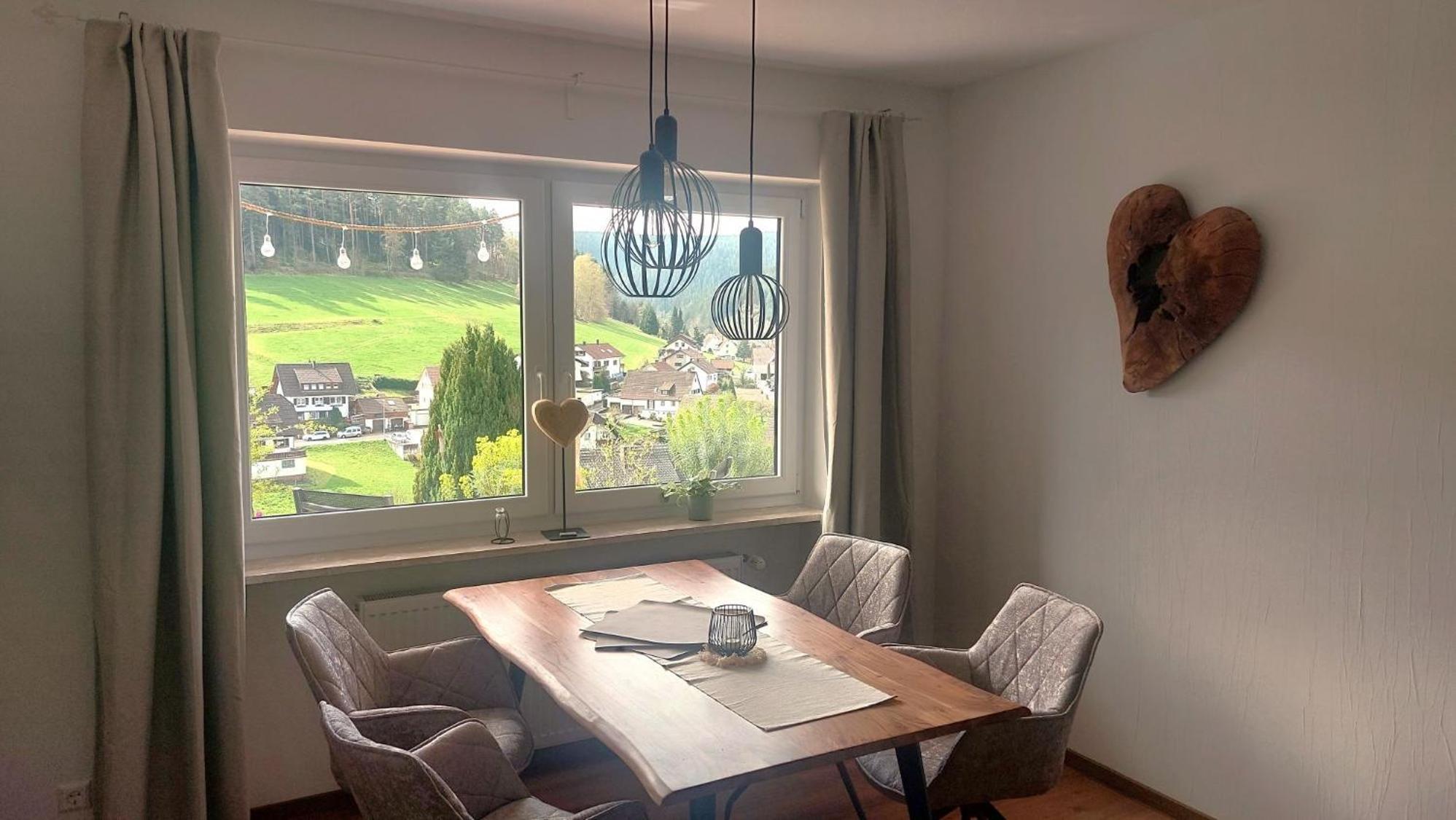 Schoene Zeiten Ferienwohnung, 80Qm Baiersbronn Bagian luar foto